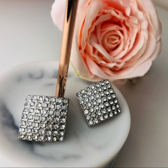 Faux Diamond Statement Designer Rhinestone earrings - Picture 3 of 5